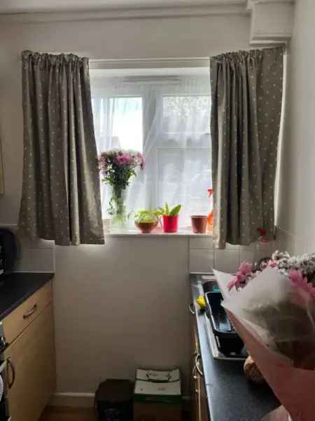 Bungalow For Rent in Eastleigh, England