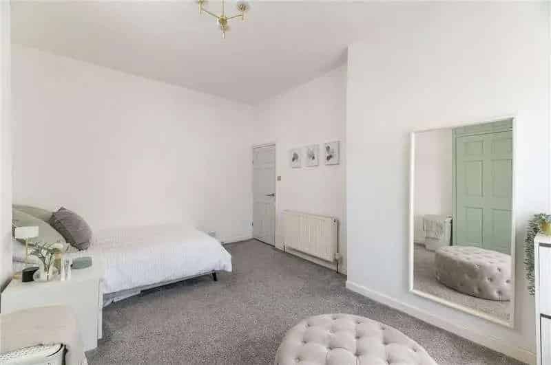 1 Bed House for Sale - Modern Kitchen & Spacious Bedroom