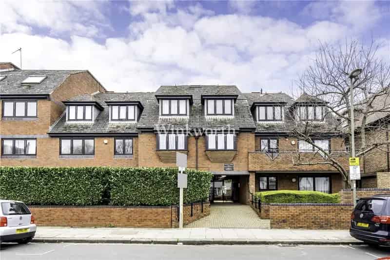 2 Bedroom Apartment Golders Green London