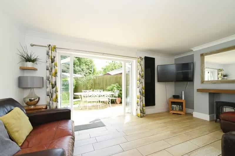 4 Bed Detached House with Garden and Garage