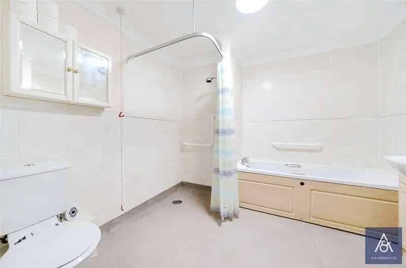 2 Bed Top Floor Assisted Living Apartment for Sale