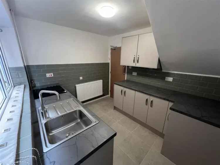 3 Bedroom House with Garage and Gas Central Heating