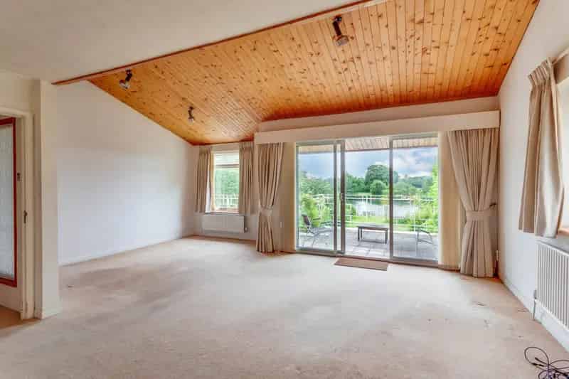 5 Bedroom Detached House with River Frontage and Mooring