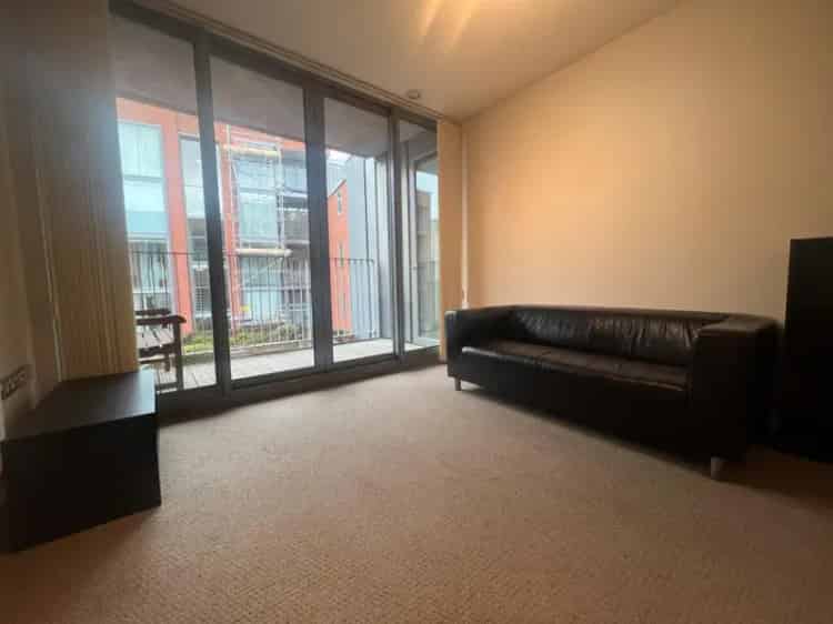 1 Bedroom Apartment with Parking Zero Deposit Available April