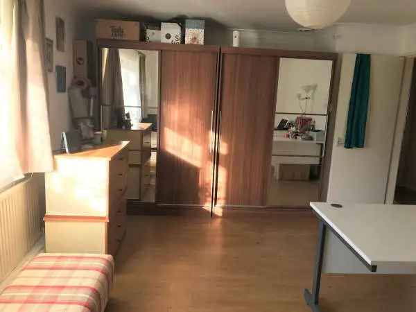 Flat For Rent in Mansfield, England