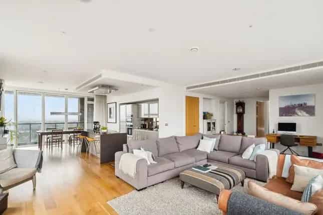 Luxury Penthouse for Sale in Putney London Square