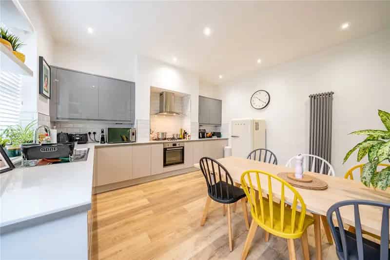 4 Bed Victorian Terrace Rawdon - Family Home