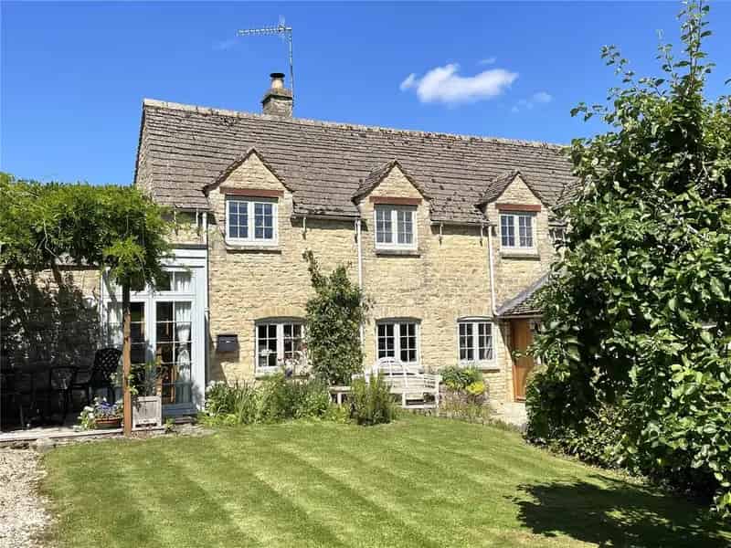 2 Bedroom Semi-Detached Cottage For Sale