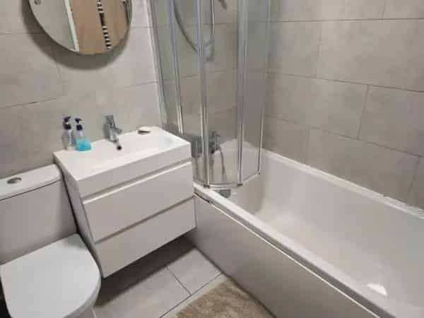 3 Bed Semi Detached House with Garden