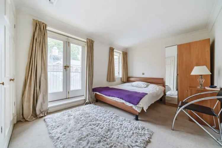 Chelsea Flat near Kings Road with Balcony - Vacant Possession or Tenant in Situ