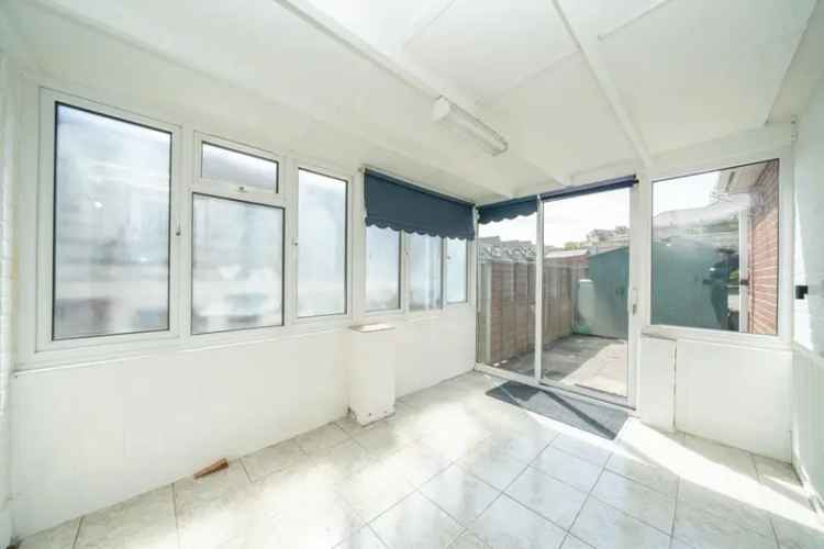 Detached Bungalow Near Shops and High Street