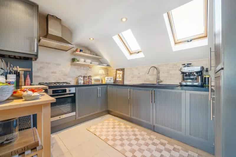 2 Bedroom Flat House to Rent