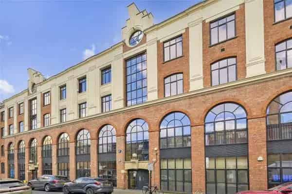 Penthouse Studios with City Views - West London