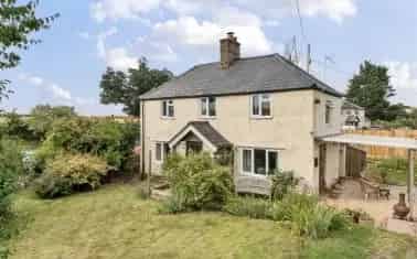 Period Character Cottage with Large Garden and Garage