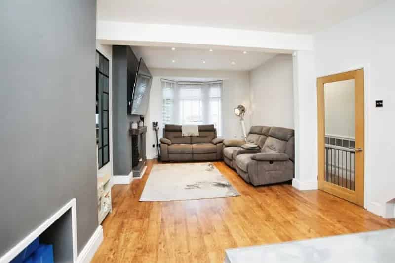 3 Bedroom Terraced House Near Amenities