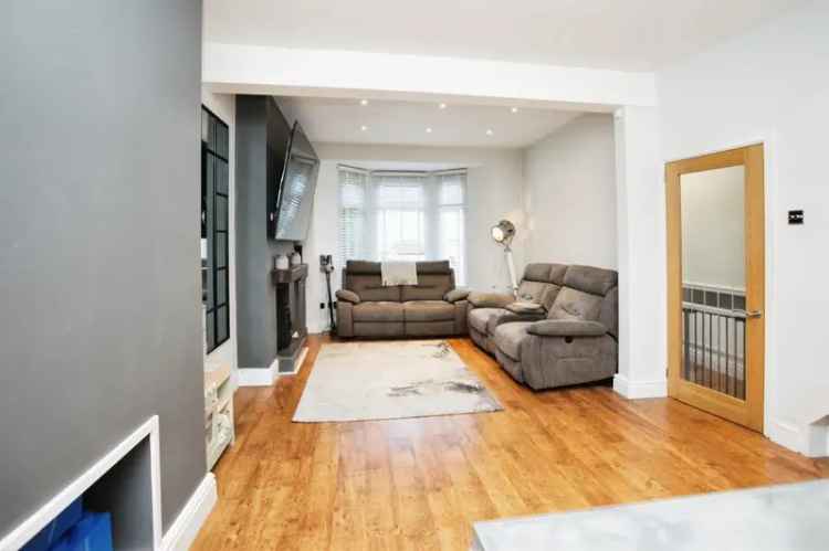 3 Bedroom Terraced House Near Amenities