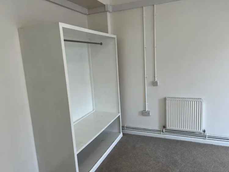 3 bedroom flat share to rent