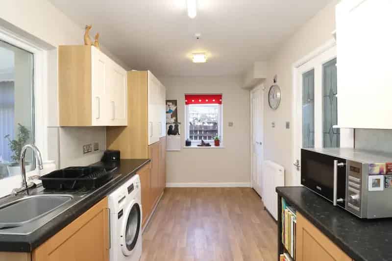 2 Bedroom End Terraced House with Conservatory and Garage