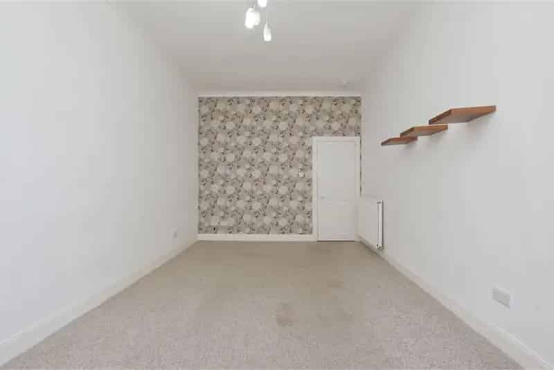1 Bed Flat Ground Floor Large Kitchen First Time Buyer Buy To Let