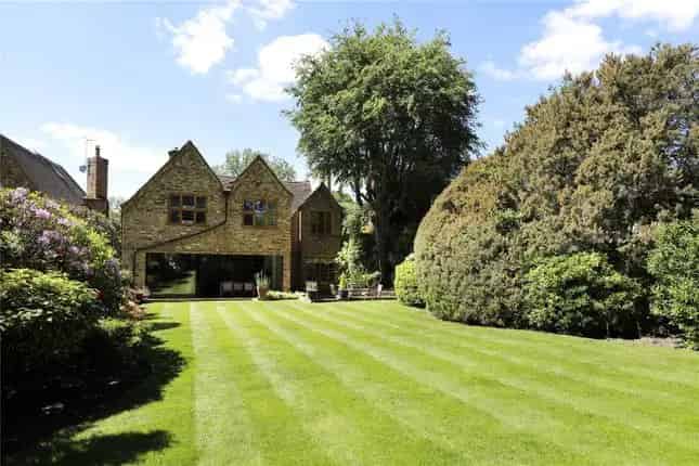 5 Bedroom Detached House for Sale Drax Avenue Wimbledon