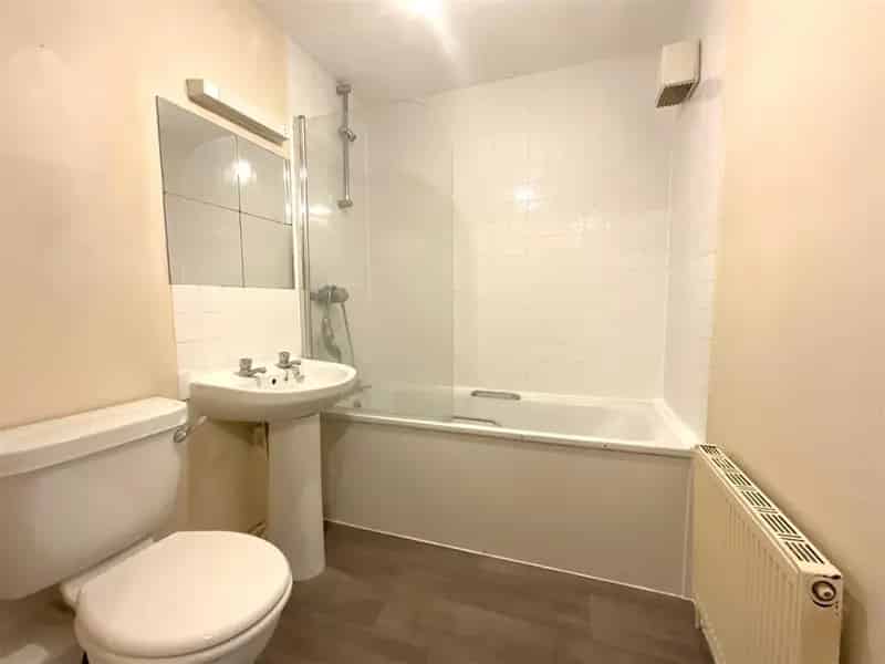 2 Bedroom Apartment with Allocated Parking Staple Hill
