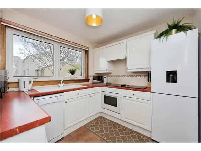 3 Bedroom Mid Terrace House for Sale Kingseat