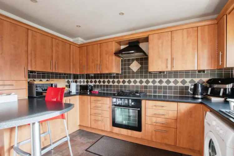 Four-Bedroom Chalet-Style House with Modern Amenities