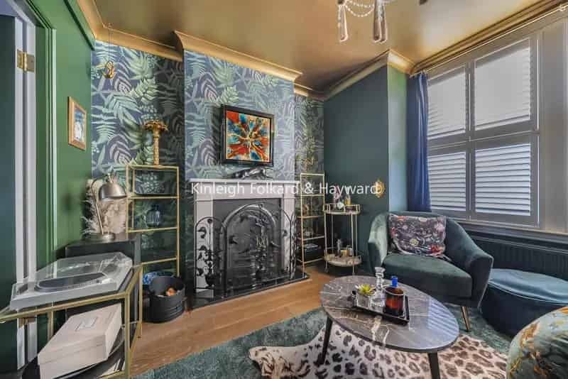 3 Bedroom Victorian House in Chatterton Village Bromley Common