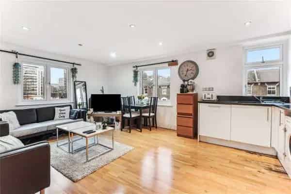Stylish 2-Bedroom Apartment in Period Conversion