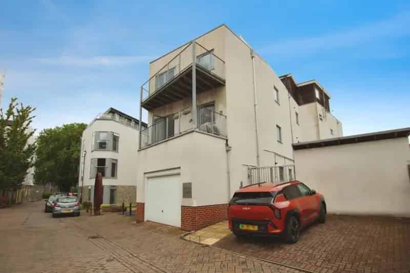2 Bedroom Apartment to Rent Near Bristol Temple Meads