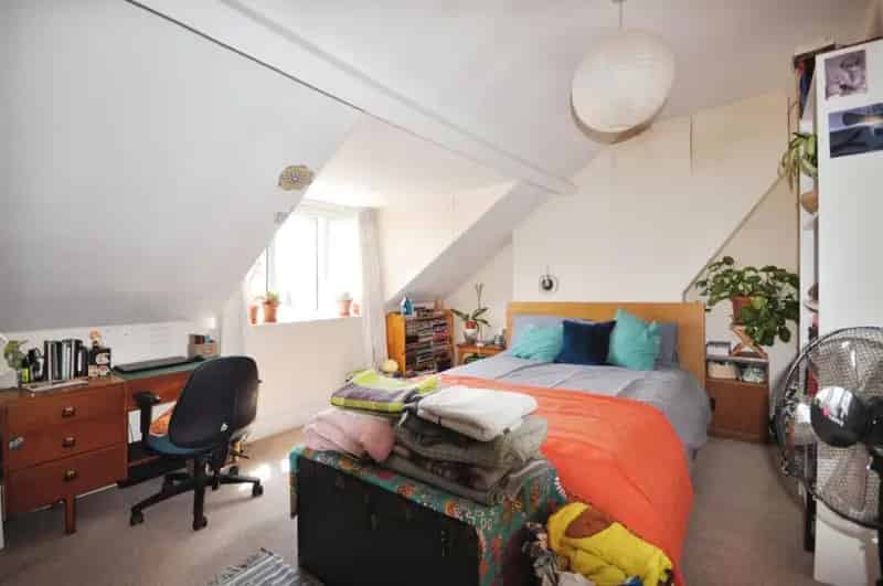2 Bedroom Maisonette For Sale - Needs Modernising