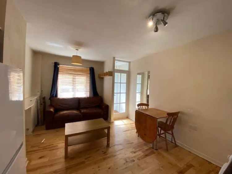 1 Bedroom Flat to Rent - Furnished, Open Plan Living
