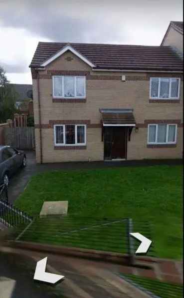 3 Bed House Large Garden Driveway Two Toilets