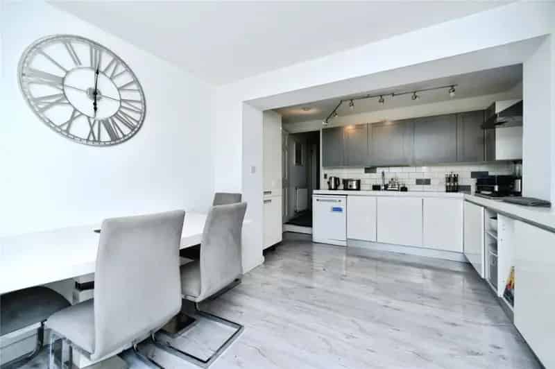 8 Bedroom Detached House for Sale in Saltdean