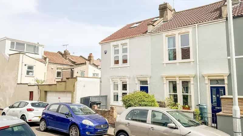 3 Bedroom End of Terrace House for Sale