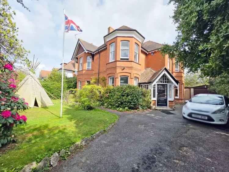 6 Bedroom Detached House For Sale