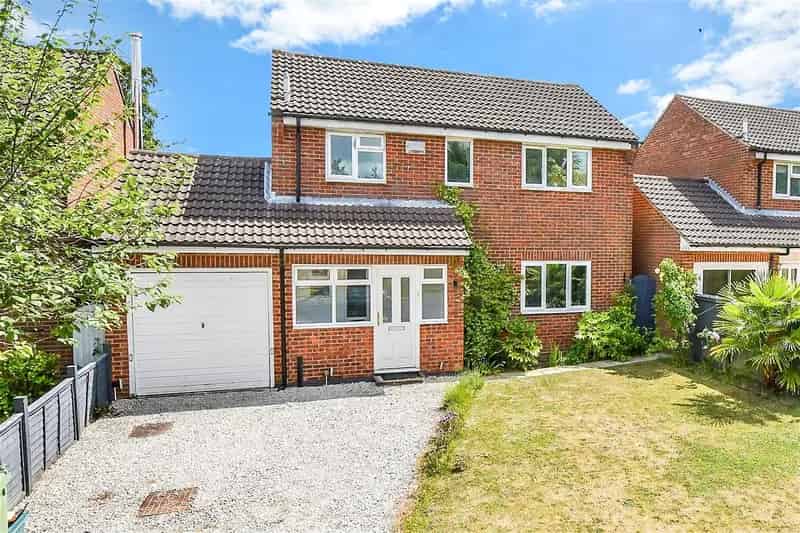 3 Bedroom Detached House for Sale High Brooms