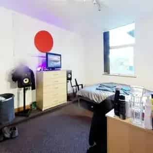 6 Bedroom Student House Birmingham 63m² 2 Shower Rooms Garden
