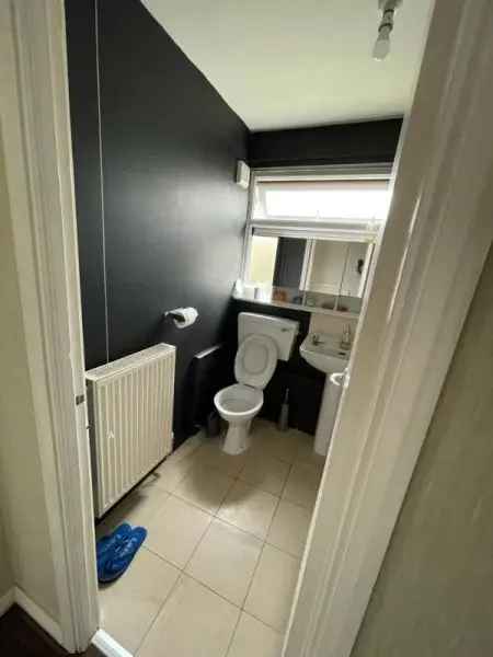 Flat For Rent in Coventry, England