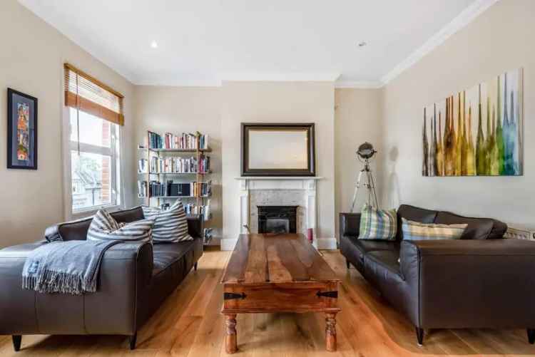 Flat For Sale in London, England