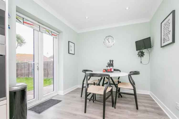 3 Bed House with Garage and Garden