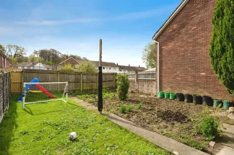 3 Bedroom Semi Detached House Near Amenities