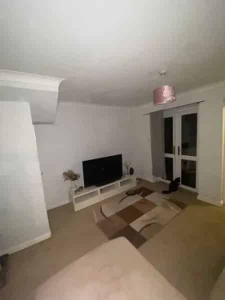 Two Bedroom House Ringwood Driveway Garage Garden