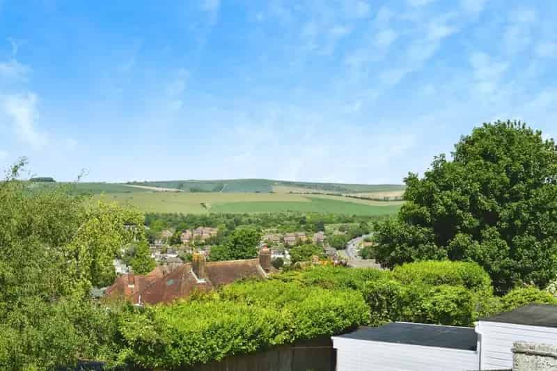 3 Bedroom Semi-Detached House South Downs Views