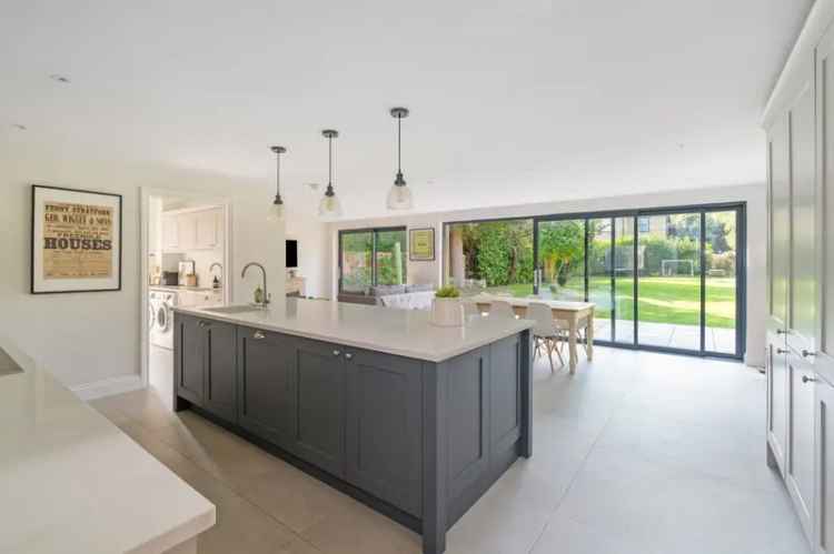 6 Bedroom Detached House For Sale