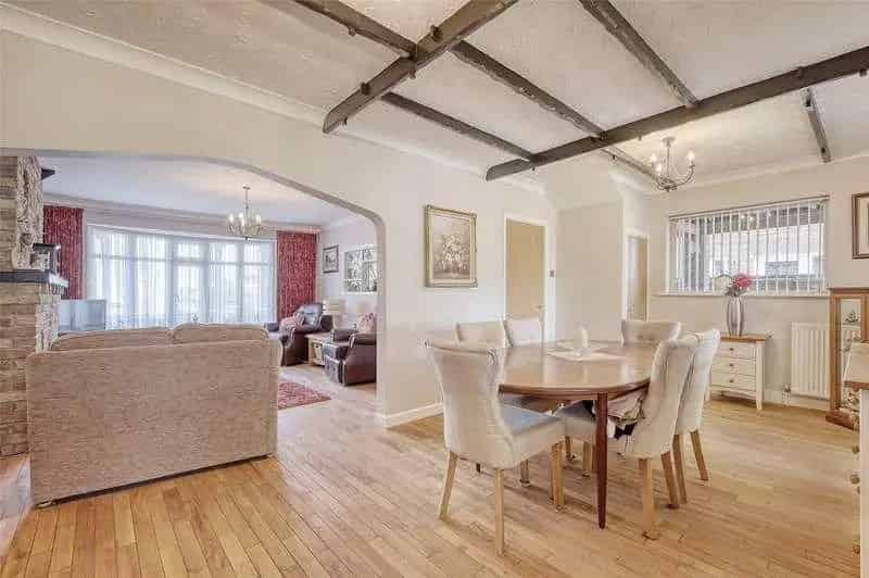 3 Bed House for Sale - Family Home with Garage and Garden