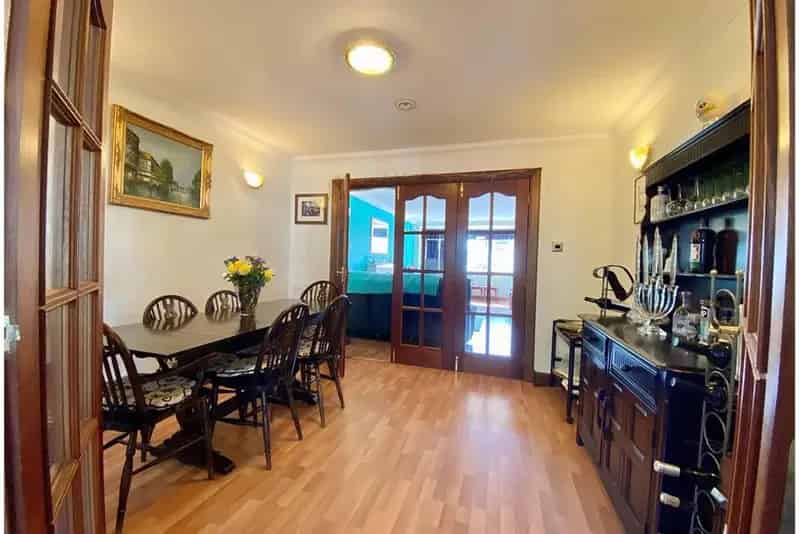 4 Bed House - Semi Detached with 3 Reception Rooms