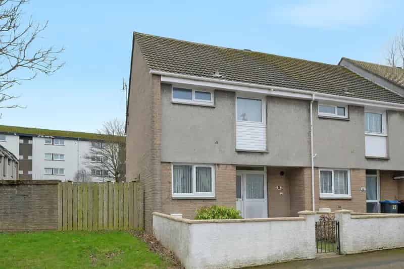 Spacious 3-Bed End Terrace House Near Aberdeen University