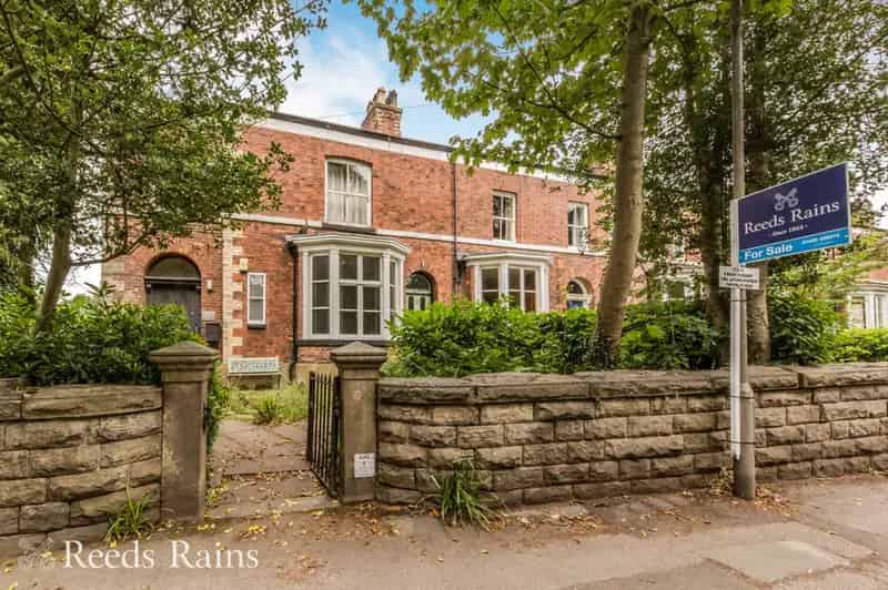 2 Bedroom Flat for Sale Macclesfield Cheshire SK10