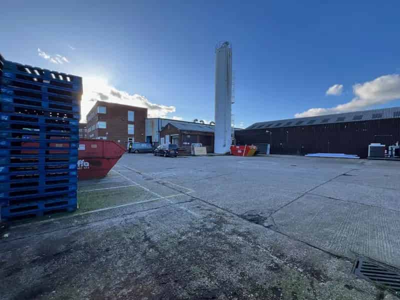 Warehouse Light Industrial Unit To Let Welwyn Garden City